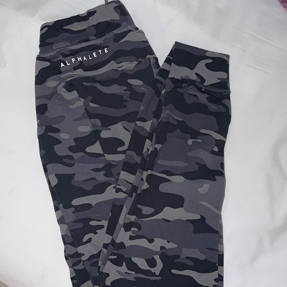 Alphalete Camo joggers